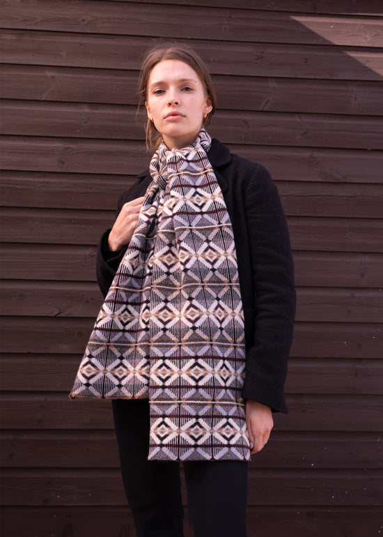 Load image into Gallery viewer, Diamond Pattern Scarf in Driftwood
