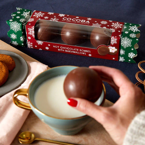 Load image into Gallery viewer, Hot Chocolate Bombe Christmas Cracker
