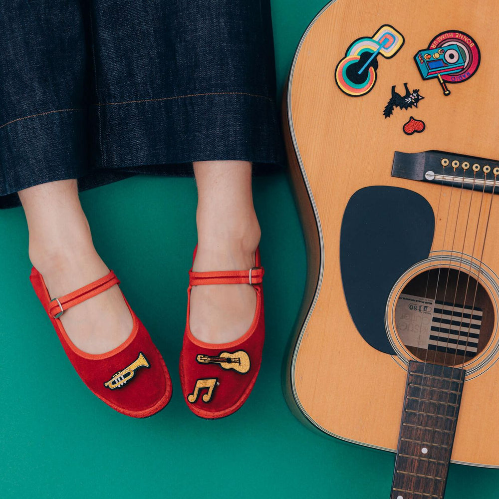 
                      
                        Guitar Embroidered Brooch
                      
                    