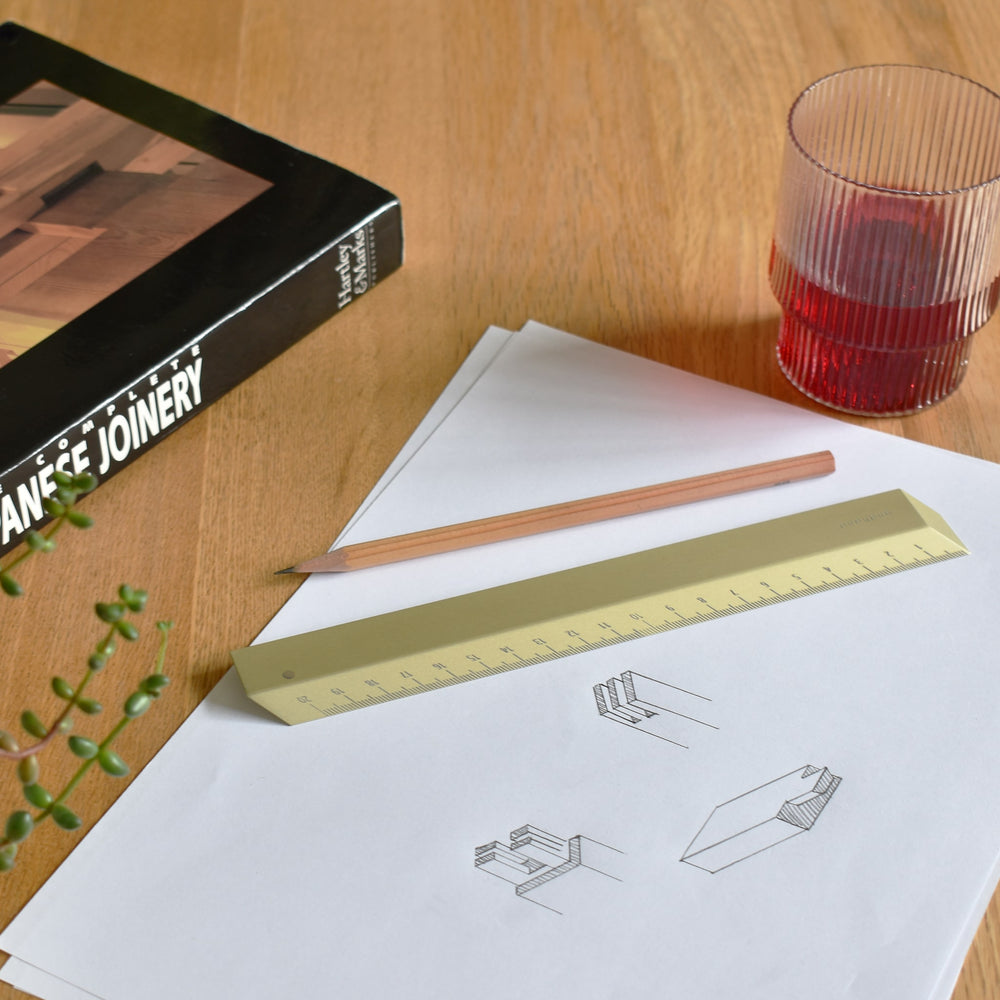 
                  
                    Illusion Ruler
                  
                