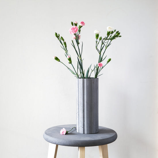 Load image into Gallery viewer, Scalloped Concrete Vase
